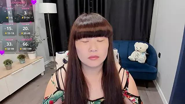 xLisaMeoww from StripChat is Freechat