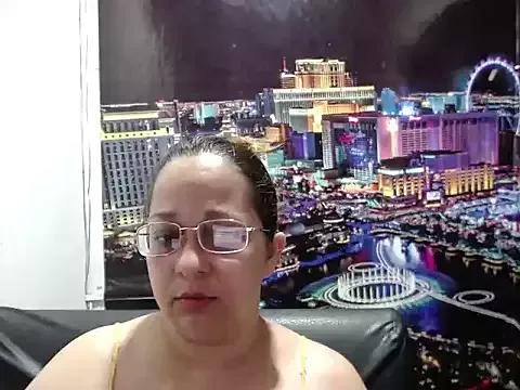 xxx_luluu from StripChat is Freechat