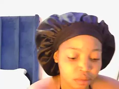 yellomellowAss from StripChat is Freechat