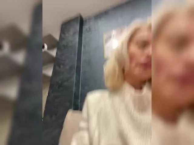 Offline -Molly- on BongaCams