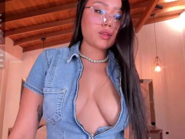 Freechat AmberLewis on BongaCams