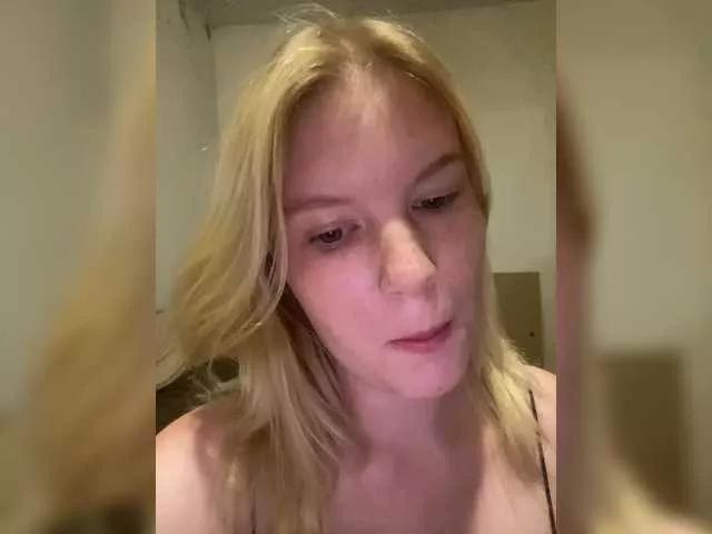 Offline Amelia2004 on BongaCams