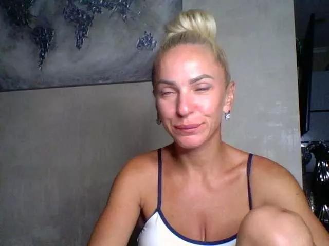 Offline annamari1563 on BongaCams