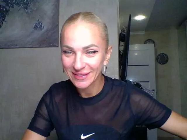 Offline annamari1563 on BongaCams