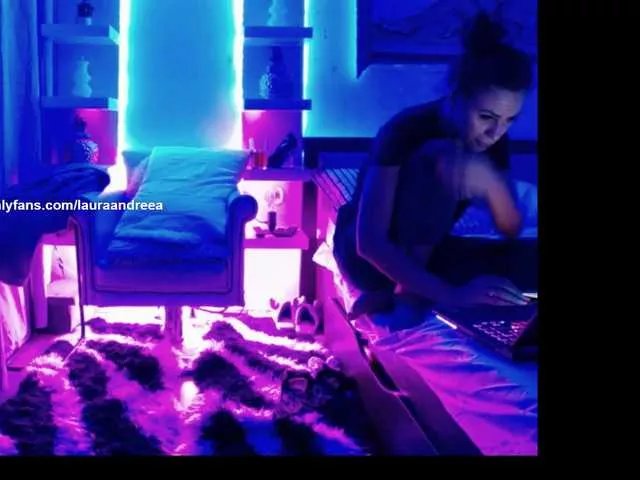 Offline Antoniagold on BongaCams