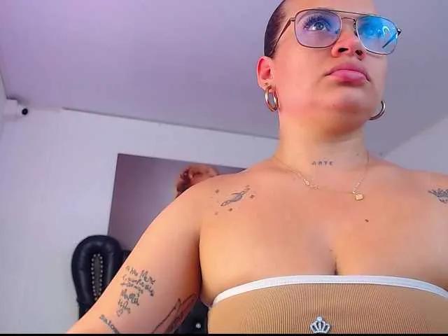 arianagonzale on BongaCams 