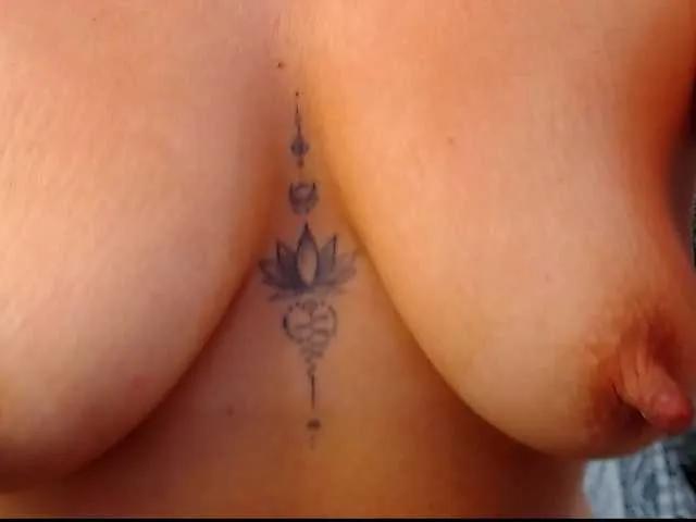 arianagonzale on BongaCams 