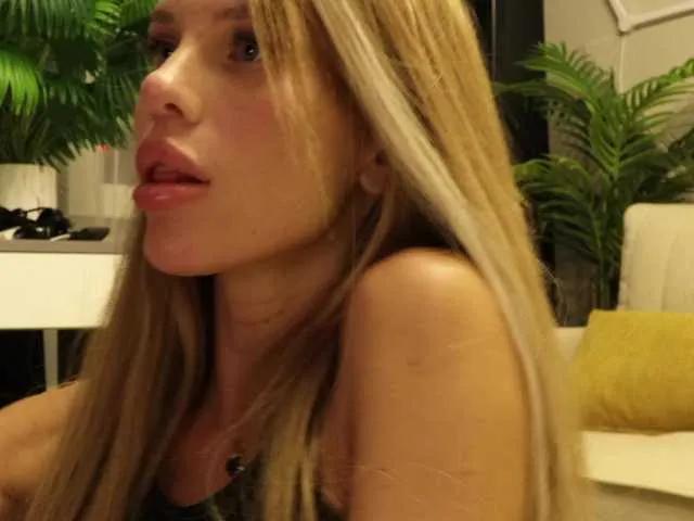 Offline blondinochkaa on BongaCams