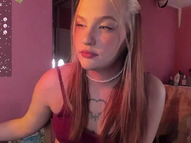 Offline CarolineLovers on BongaCams