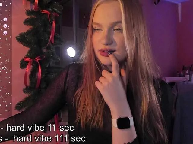 Offline CarolineLovers on BongaCams