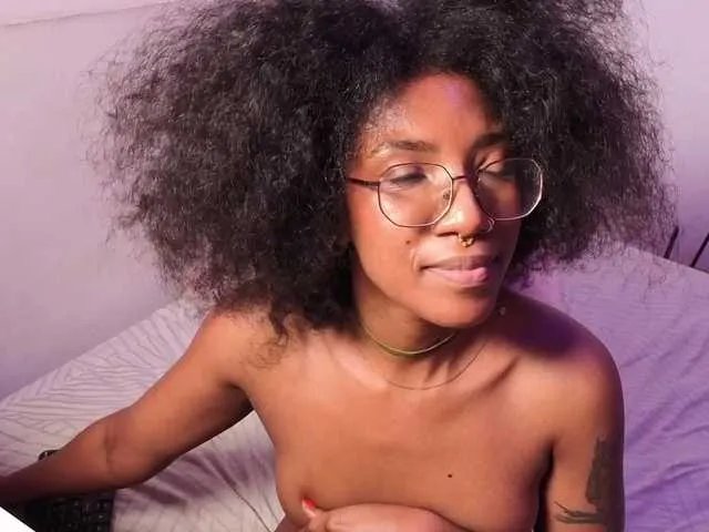 Freechat CarolineS on BongaCams