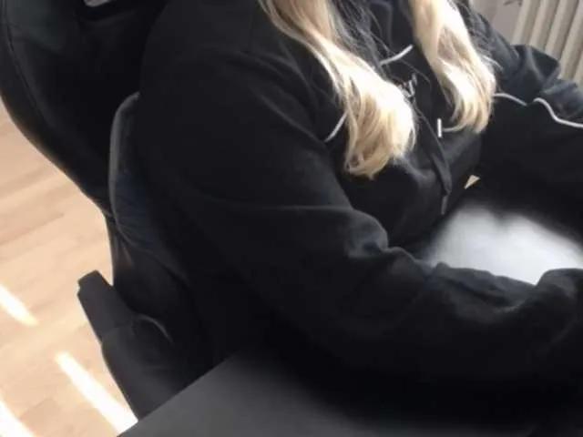 Offline Celina-Rose on BongaCams