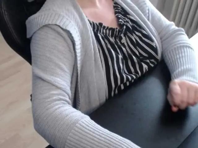 Offline Celina-Rose on BongaCams