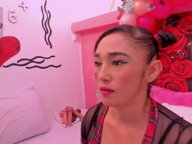 Offline charlotte-111 on BongaCams