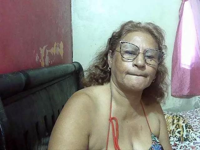 Freechat charrysexy on BongaCams