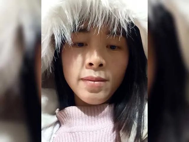 Clover6 on BongaCams