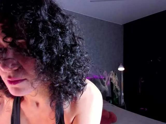 BongaCams Curly-Sue is Freechat Curly-Sue — I get turned on when u tell me about your wild fantasies;)