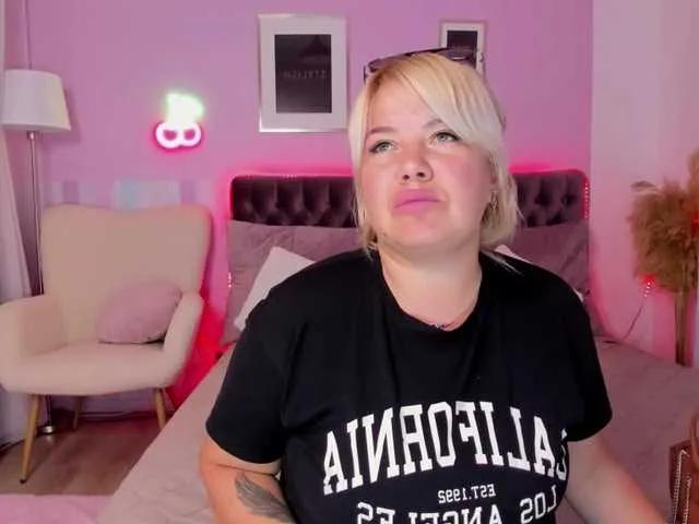 Offline CurlyDream on BongaCams