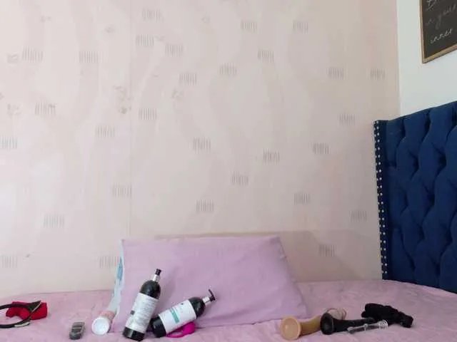 Offline cutepetitee on BongaCams