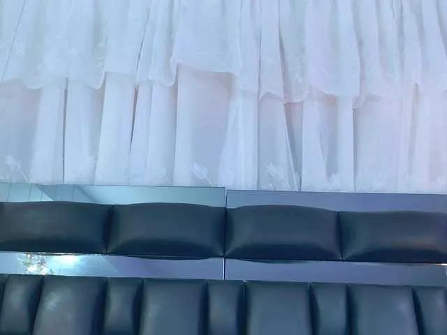 DahianaMoss — the kisses and caresses