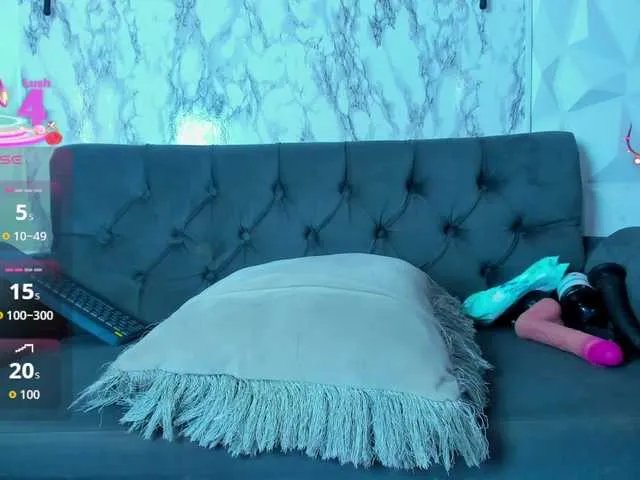 Offline DanniWonder on BongaCams