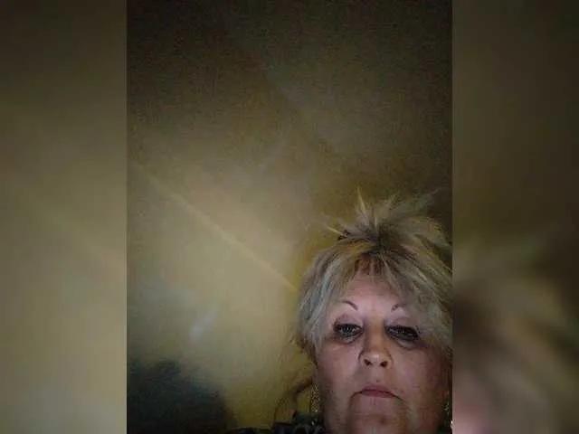 Freechat DivineBlond on BongaCams