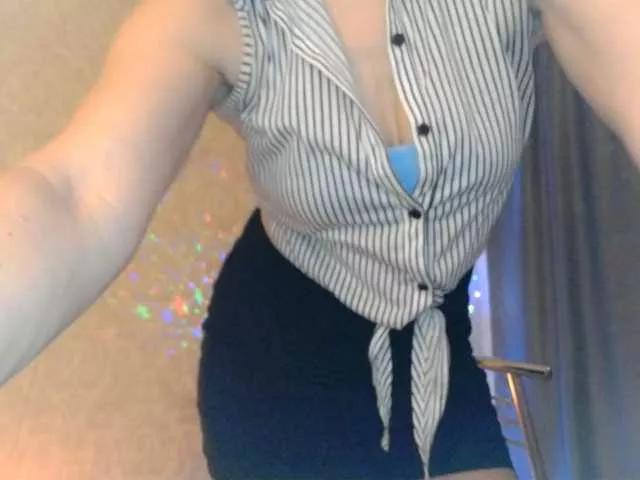 Offline Elenaza1001 on BongaCams