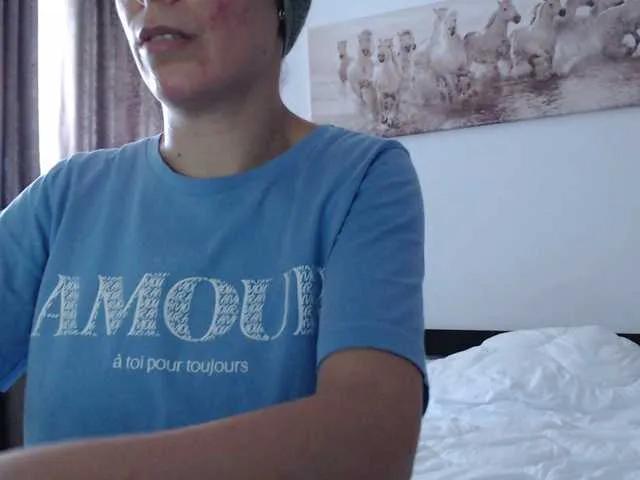 Offline Elinor21 on BongaCams