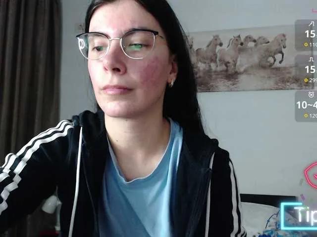 Offline Elinor21 on BongaCams