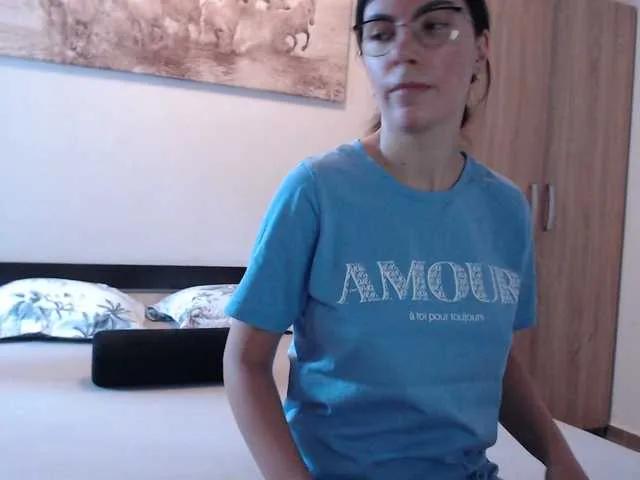 Offline Elinor21 on BongaCams