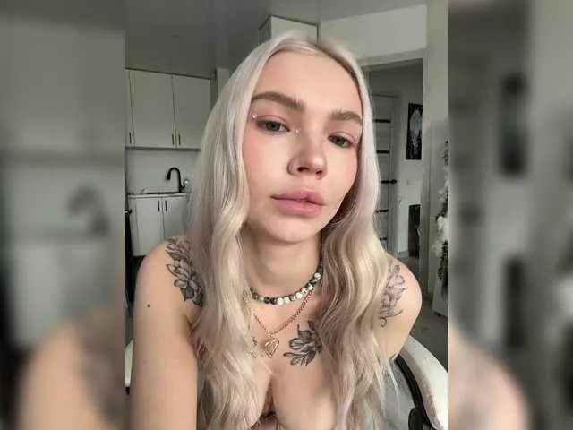 Offline Emmagoodgirl on BongaCams