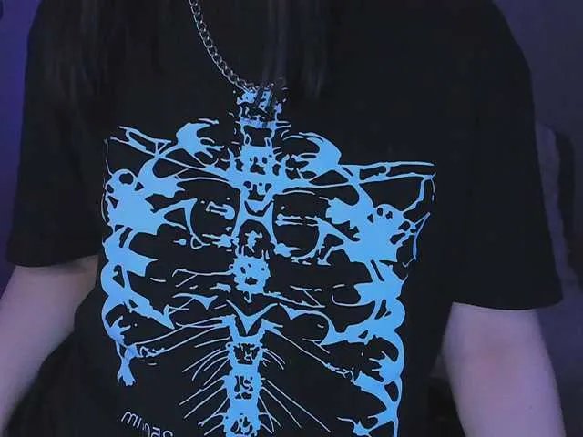 Offline EmmaWise2211 on BongaCams