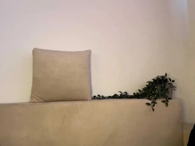 EvonneHeally — Unpack my chest: take off my top@sofar @remain @total