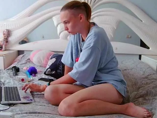 Offline Giginya on BongaCams