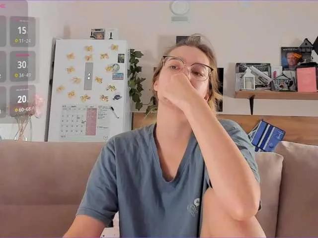 Girlalonehome — Freechat on BongaCams