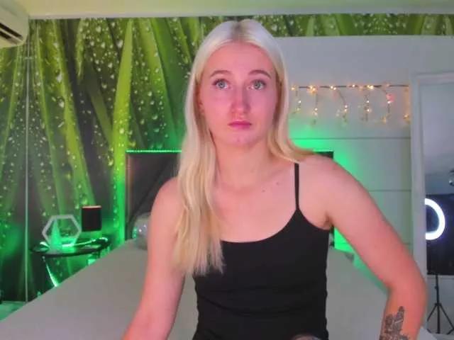 Offline HollyTaillor on BongaCams