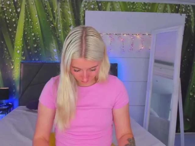 Offline HollyTaillor on BongaCams