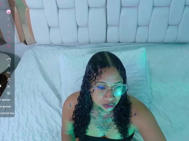 Offline hollyvega on BongaCams