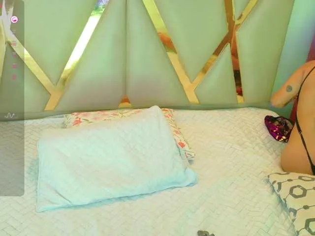 Offline hollyvega on BongaCams