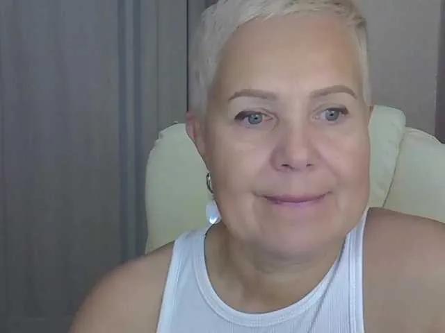 BongaCams IFannyLove is Freechat IFannyLove — Tenderness and caresses, soft male hands, hairy breasts