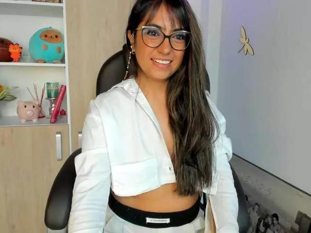 Isabella221 on BongaCams
