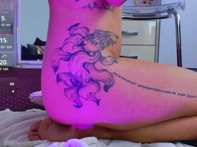 Freechat IvorySwan on BongaCams