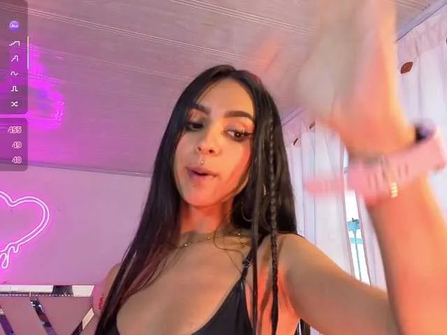 Offline Jazmin-tay on BongaCams