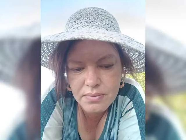 Offline Juliamad on BongaCams