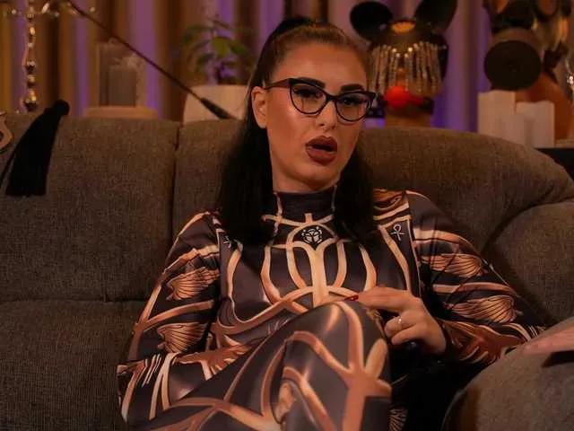 Offline KellyKent on BongaCams