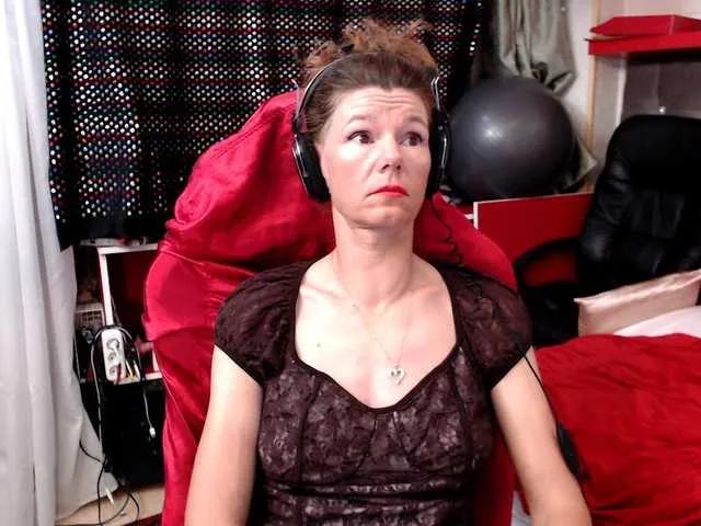 Freechat kellysurfing on BongaCams