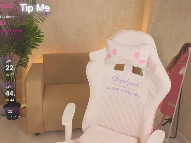 Offline Kiana-White on BongaCams