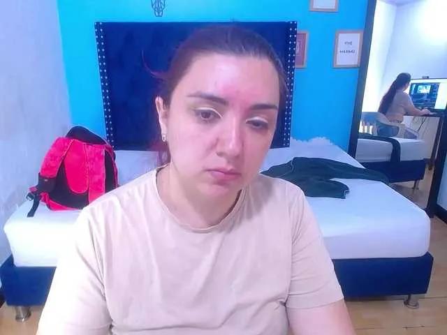 kinky-redhead18 — chupen los pezones