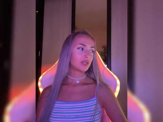 Offline KiraWhite on BongaCams