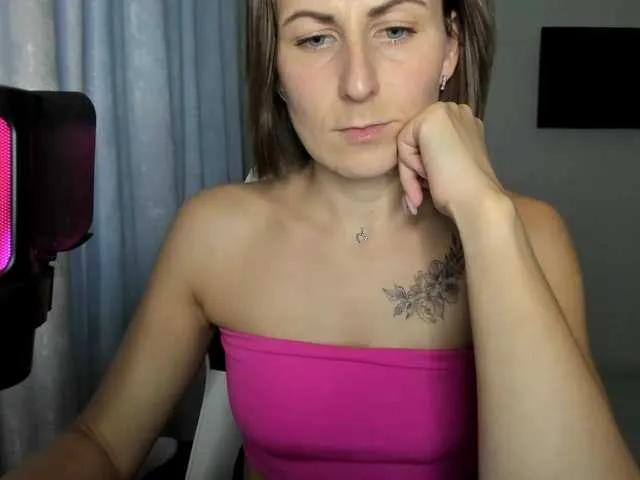 BongaCams Kiza9 is Freechat Kiza9 — Strong and independent men who have a sense of humor and don't get offended by jokes in response!!!